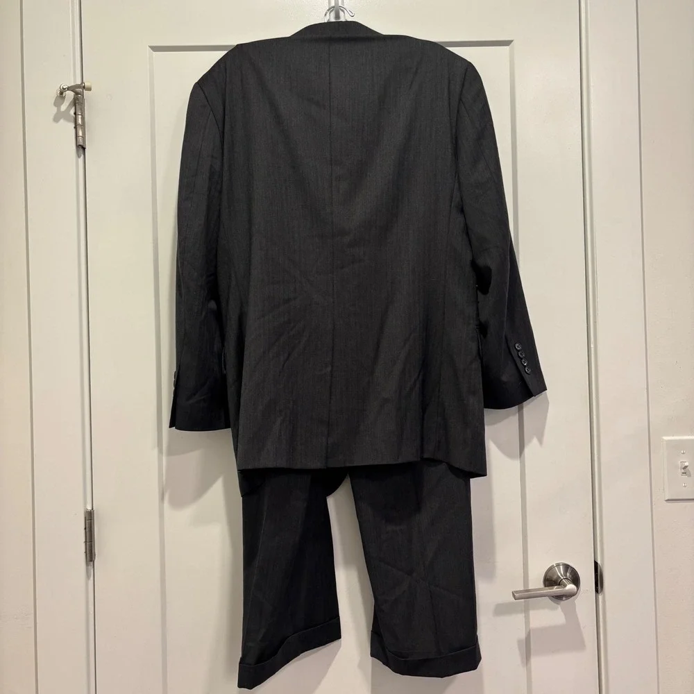 Jos A Bank Mens Charcoal Grey Herringbone 100% Wool 2 Button Suit Set 40R